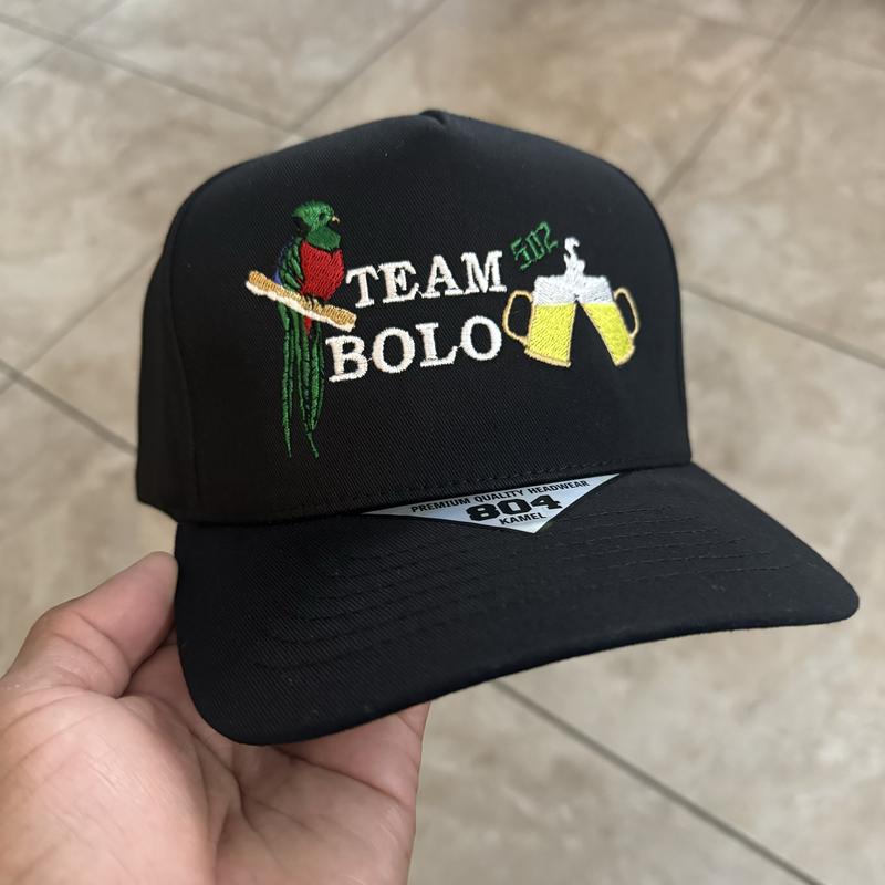 TEAM BOLO GORRAS UNIVERSALES AJUSTABLES DE ATRAS MUY BUENA CALIDAD